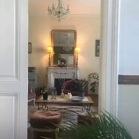 Alojamento de Acomodação e Pequeno-almoço Le 14 St Michel 2*